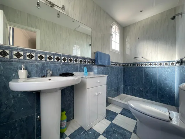 Exclusiva villa en Mijas Golf con vistas a la montaña y piscina privada — 31