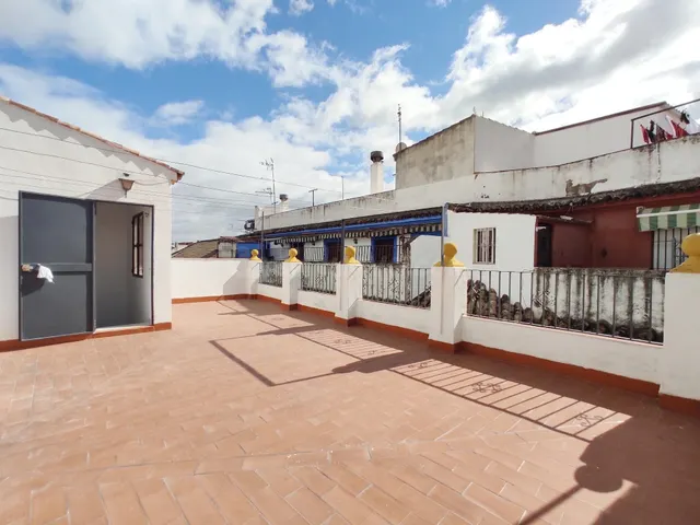 "Tu Hogar Soñado en Santa Marina: Encanto y Tradición en el  - foto 4