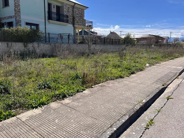SE VENDE SOLAR EN CACABELOS CON 50 METROS DE FACHADA - foto 3