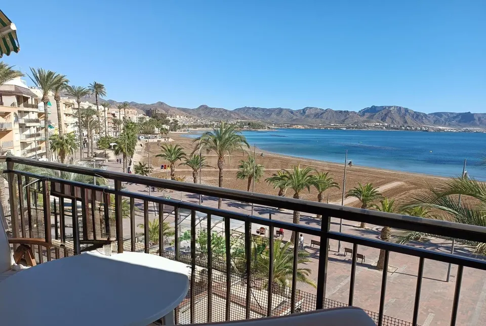 Apartamento en 1era Linea de playa  en Paseo Maritimo