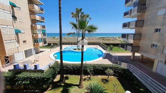 Apartamento con vistas abiertas al mar situado en 1ª línea p - foto 2