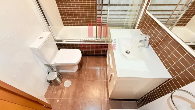 PRECIOSA VIVIENDA SEMINUEVA SITUADA EN O COUTO — 30