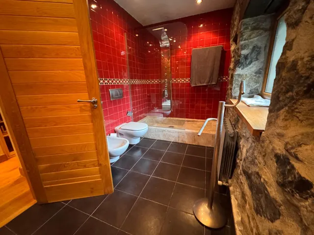 Exclusivo Chalet Reformado en Barrika con Vistas al Mar y Amplias Instalaciones — 22