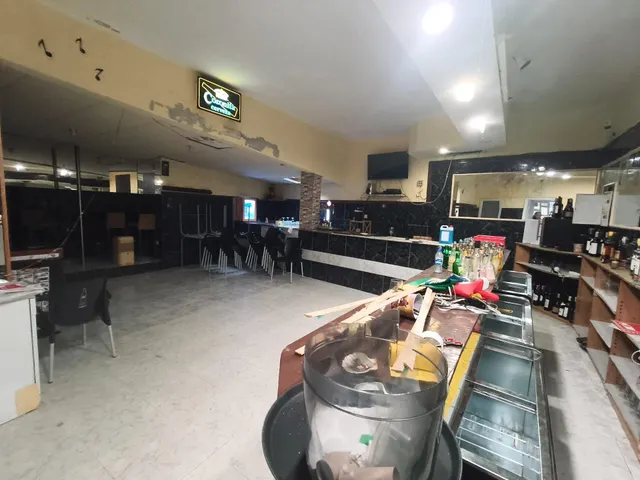 Casa y negocio en Mera de Arriba, Ortigueira. — 13