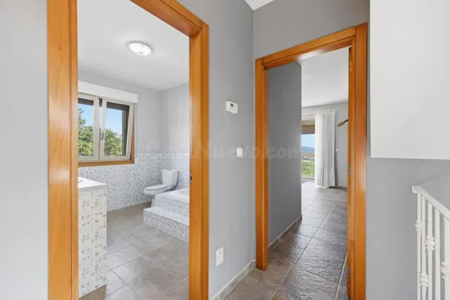UNA JOYA EN PIEDRA GALLEGA EN EL CORAZÓN DE LAS RÍAS BAIXAS. 407 m2 construidos | Parcela: 1.626 m2 | Dormitorios: 4 | Baños: 3 — 37