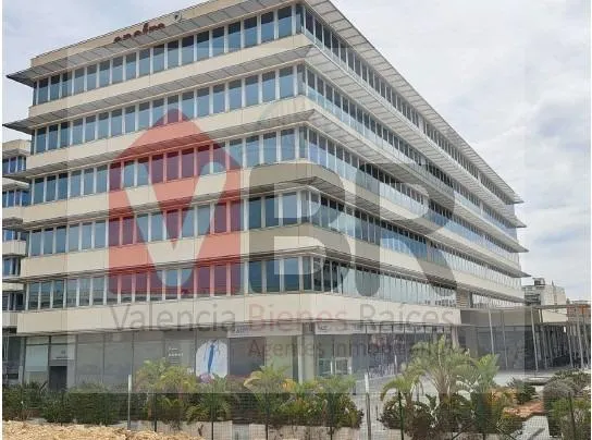 ** PONEMOS A TU DISPOSICIÓN ESTAS MAGNIFICAS OFICINAS DE 490 METROS EN EL PARQUE TACTICA DE PATERNA ** Con una multitud de servicios: sucursales bancarias, gimnas