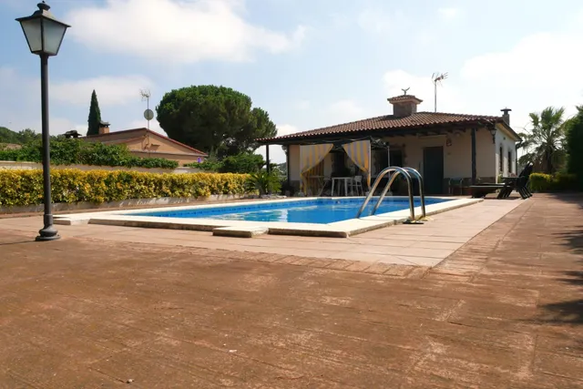 Encantadora casa con Piscina en Lloret Residencial por 299.0 - foto 2