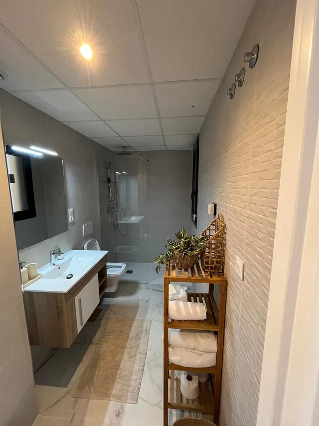 Magnífico apartamento en planta baja con orientación sur, ubicado en el exclusivo residencial Amanecer X, en la demandada zona de Los Altos, en Orihuela Costa. — 11