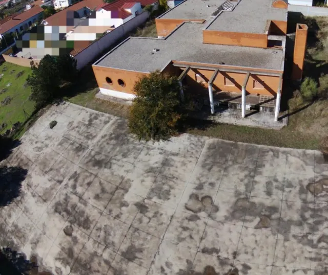 AMPLIO SOLAR DE 1.100 M2 CON CONSTRUCCIÓN EN EL BARRIO FRANC - foto 4