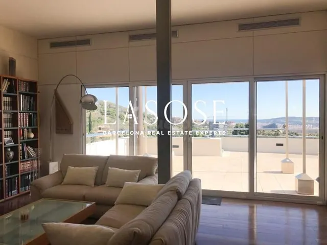 Lujosa casa con piscina en Esplugues - foto 3