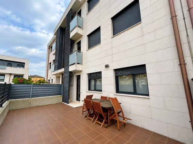 Alquiler fijo en san román, Santander – bajo con terraza, jardín y piscina comunitaria — 3