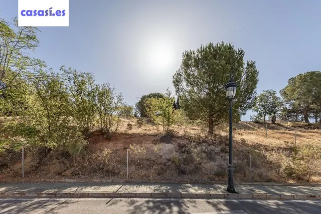 PARCELA 610 M2 EN CORTIJO DE LA LUZ, OTURA. — 2