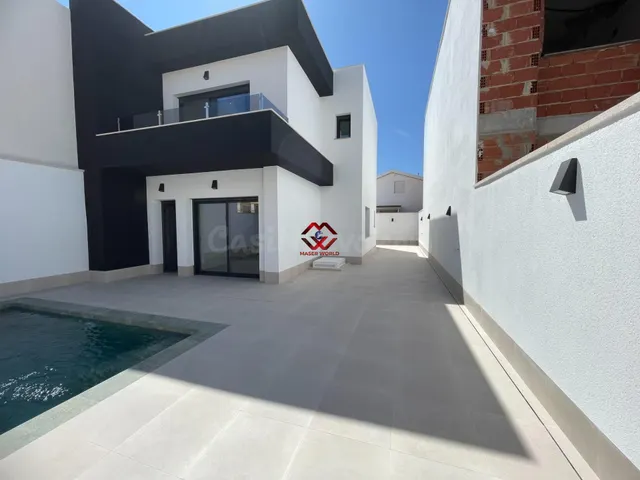 Chalet independiente de diseño con piscina privada y jardín en Heredades — 3