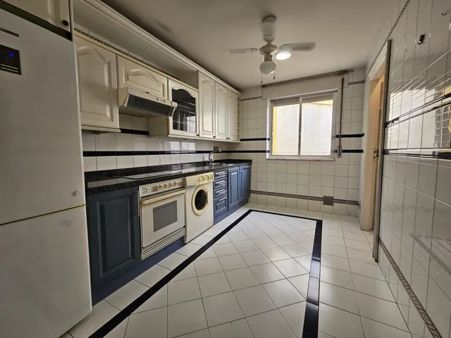 Exclusividad, amplitud y confort en el centro de Salamanca, 3 amplios dormitorios y plaza de garaje cerrada — 10