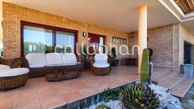Villa en venta en Playa Almardà — 6