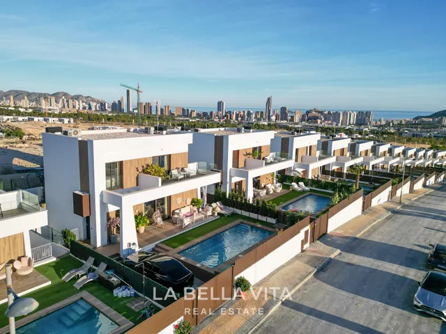 Villa moderna con sótano y piscina privada en venta en Fines - foto 4