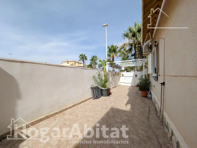 ¡Cerca del mar! Precioso Adosado reformado en residencial, con solarium, piscina comunitaria y garaje — 14