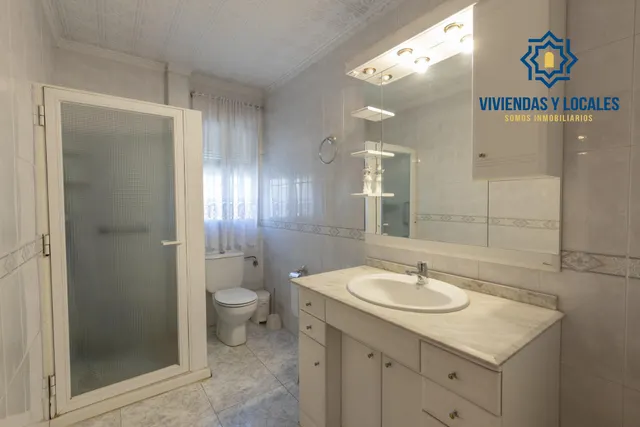 Edificio con gran potencial de inversión en La Zubia — 11