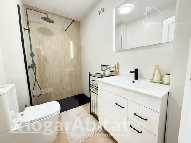 MODERNO, ACOGEDOR Y EXTERIOR EN RESIDENCIAL CON PISCINA Y BALCÓN — 25