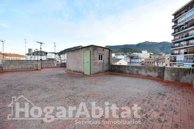 Gran casa de pueblo esquinera con trastero y terraza — 15