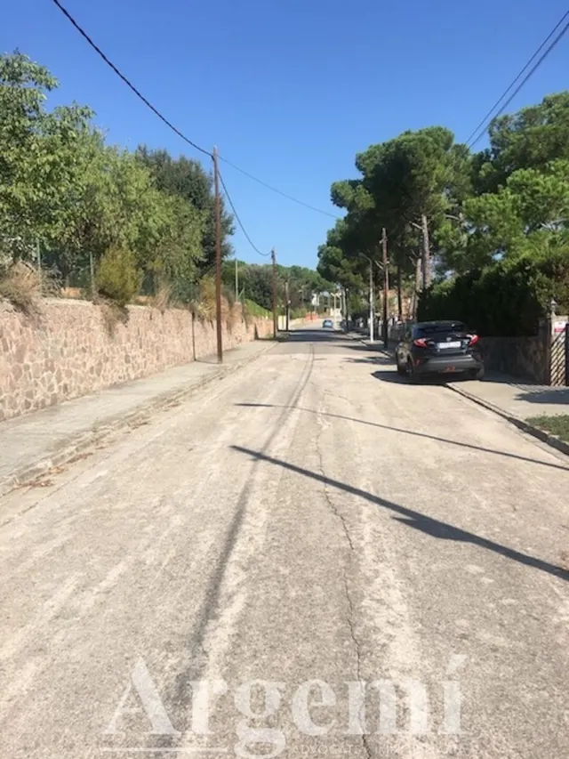 SOLEADA Y AMPLIA PARCELA PARA CONSTRUIR — 5