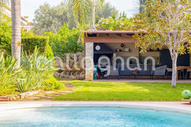 Exclusiva vivienda en Cruz de Gracia: elegancia, amplitud y privacidad — 4
