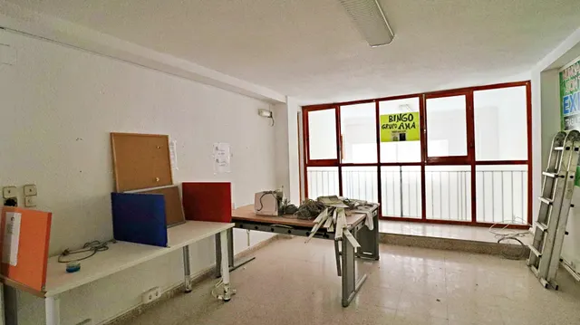 ¡Descubre tu nuevo espacio de trabajo en el corazón de la ciudad! Presentamos un local de dos planta — 5