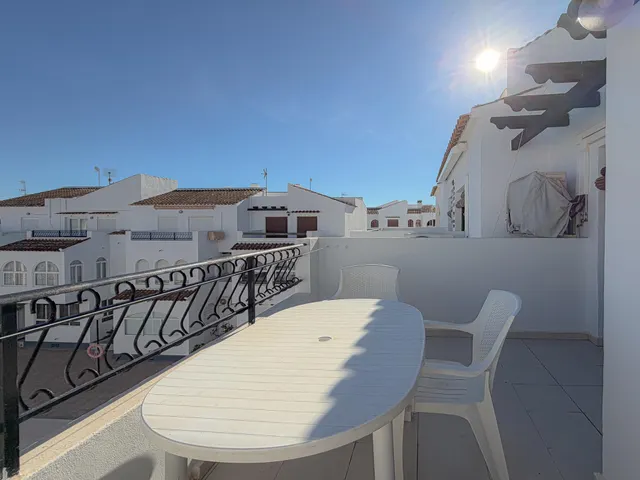 Espectacular ático con amplia terraza y excelentes vistas panorámicas y a la piscina comunitaria (350 metros playa) — 22