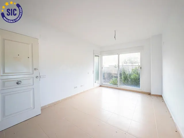 APARTAMENTO DE 2 DORMITORIOS//BAJO CON JARDÍN - foto 3