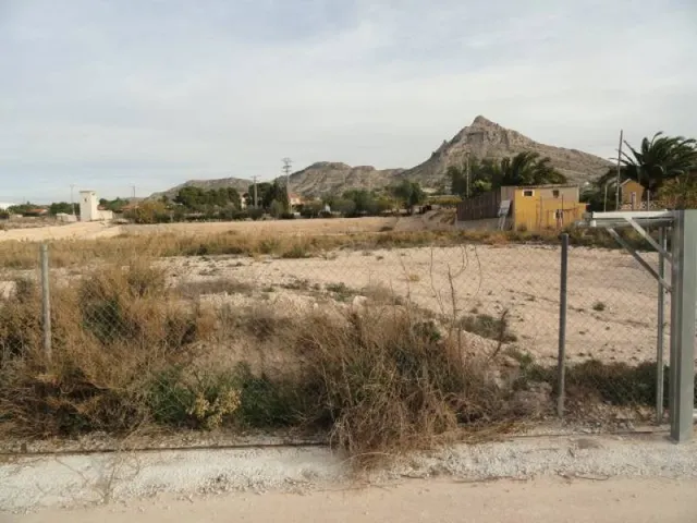 TERRENO VALLADO — 4