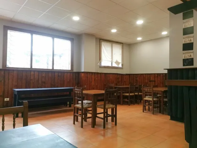 OPORTUNIDAD · LOCAL DE HOSTELERÍA LUMINOSO Y CON SALIDA DE GASES EN VIGO — 6