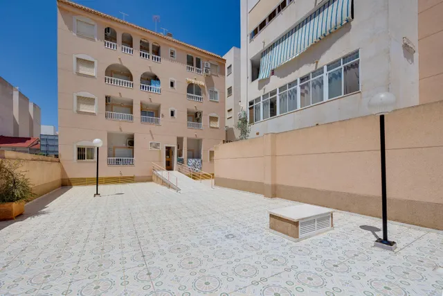 Atico de 3 Dormitorios en Residencial con Piscina en Torrevieja — 26