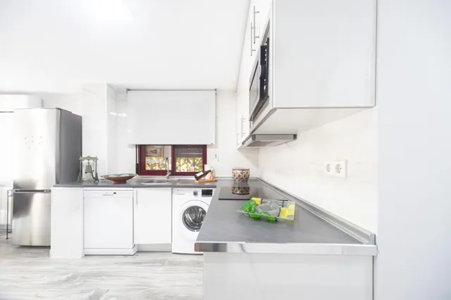 Ponemos a la venta este precioso y peculiar chalet con piscina privada. — 28