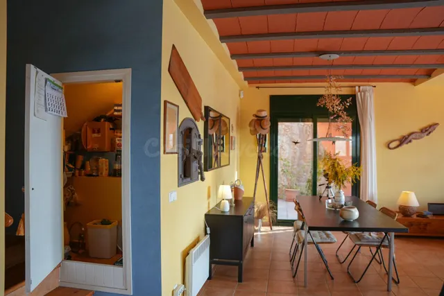 Exclusiva casa con piscina, jardín y amplio garaje en venta  - foto 5