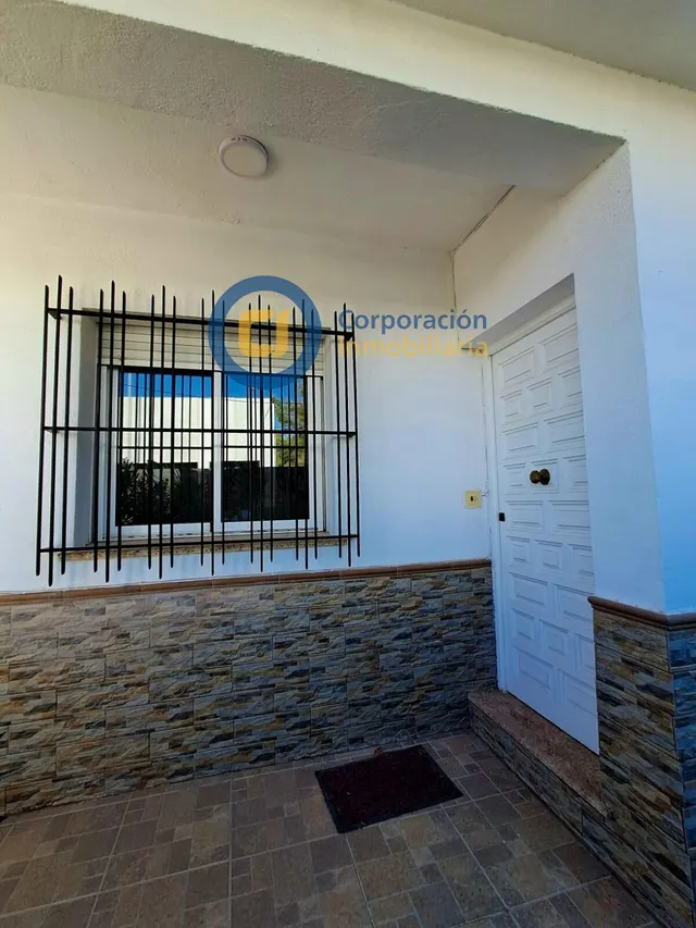 Casa de Campo con cuatro dormitorios y garaje en La Torrecil - foto 2