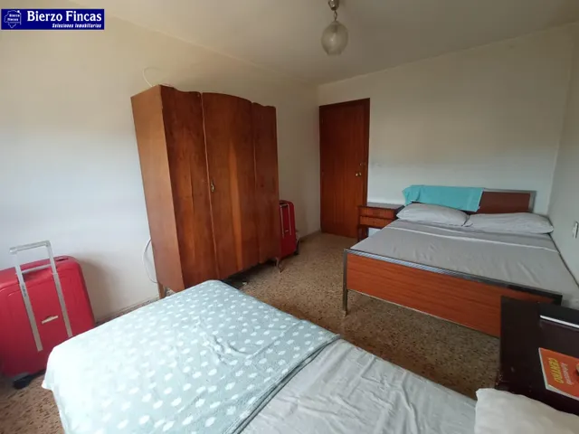 SE VENDE AMPLIO PISO EN PONFERRADA — 21