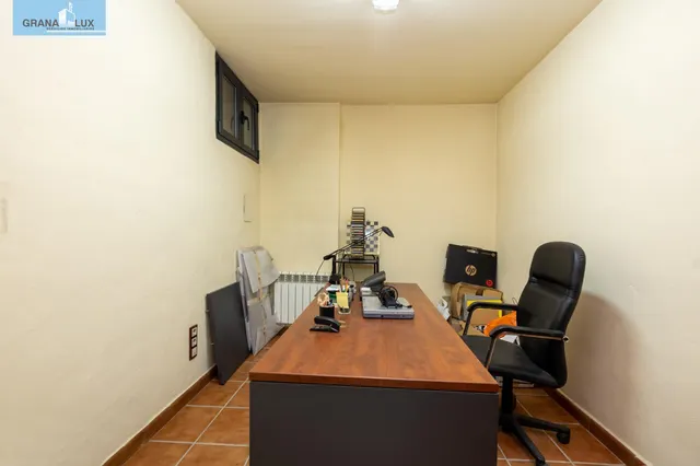 Casa exclusiva junto a Acera del Darro. Pleno centro de Granada. Seminueva y con ascensor propio — 50