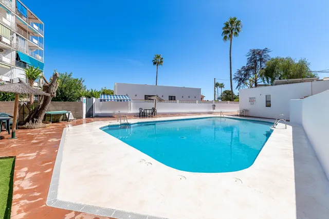 Piso con vistas al mar y gran potencial en Benalmádena — 26