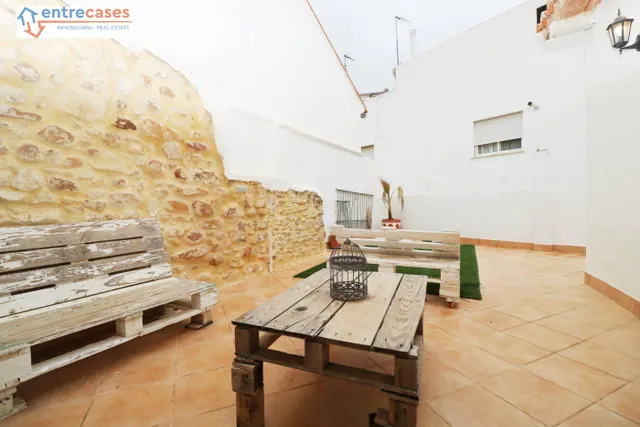 CASA INDEPENDIENTE EN EL CENTRO DE SAGUNTO — 23