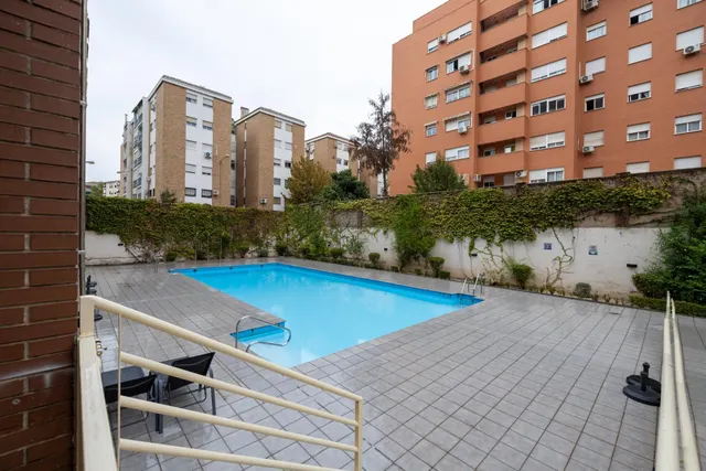Piso de dos dormitorios en Sanders, en urbanización privada con piscina, pistas de padel, plaza de garaje y trastero — 24