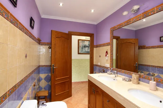 VENDE EN EXCLUSIVA CHALET INDEPENDIENTE EN COÍN — 40