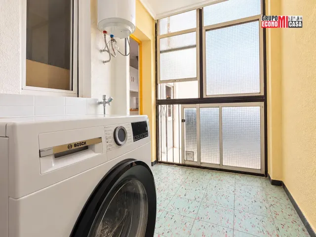 Vivienda de 3 dormitorios con balcón en Plaza Madrid, Elche (Alicante) — 21