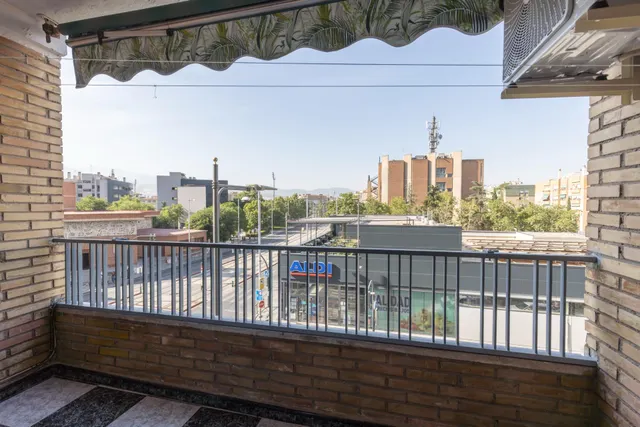 Fantástico piso en calle Palencia — 41