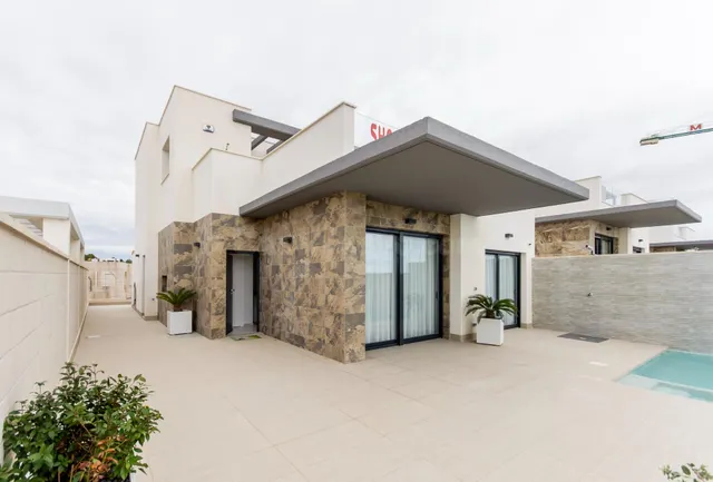Gran Villa Independiente en Res. Privado con vistas al mar - foto 2