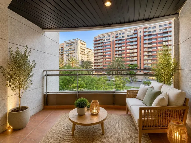 Piso con terraza, piscina y garaje doble en Avenida de Franc - foto 2