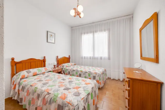 Bungalow de 3 dormitorios con piscina comunitaria en la playa de Los Locos — 6