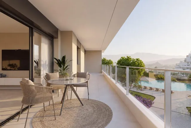 Apartamento con terraza, garaje y piscina en Condomina. — 11