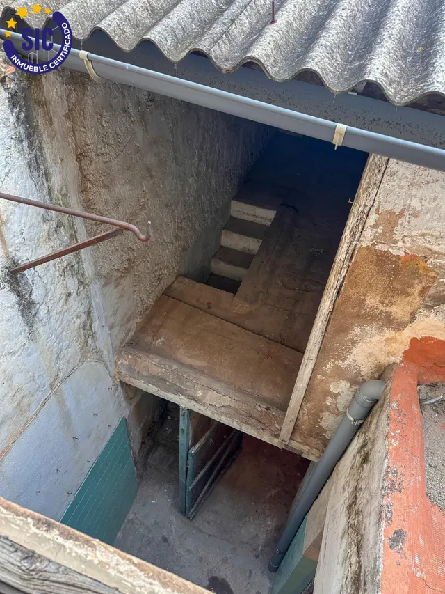 Casa de planta baja y dos alturas en el centro de Castellón, zona Tascas, junto a Fadrell, Borrull ideal para restauración o para vivienda. — 30