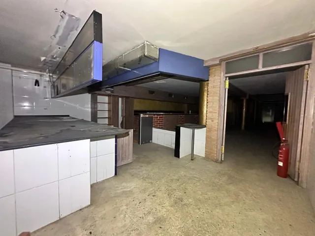 Se vende local comercial en cerdanyola del vallés — 15