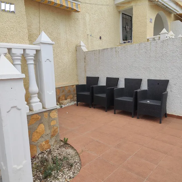 Adosado en Gran Alacant con solárium, balcón y piscina comunitaria — 9